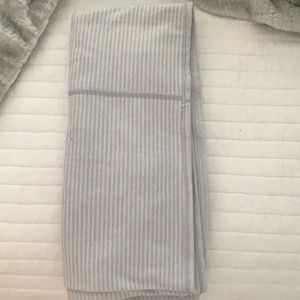 Lulu Lemon Vinyasa Scarf never worn